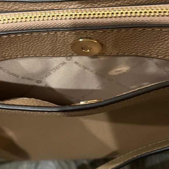 NWT Michael Kors Nicole Triple Compartment
Crossbody Bag, Beige Leather - Picture 16 of 16